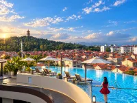 โรงแรมรีสอร์ทมันเหอ ไมล์ - สระว่ายน้ำแบบอินฟินิตี้