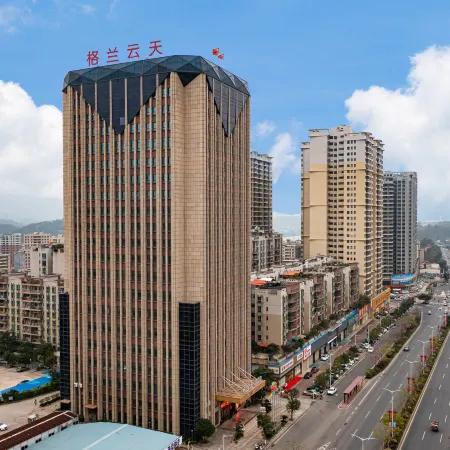 Longchuan Glen Yuntian Yue Hotel