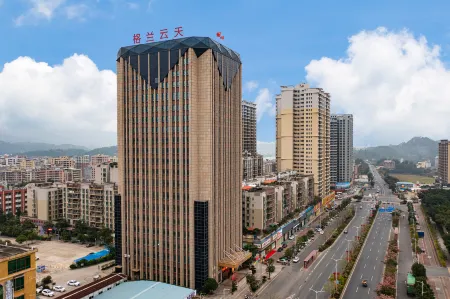 Longchuan Glen Yuntian Yue Hotel Отели рядом с достопримечательностью «Heyuan Tuocheng»