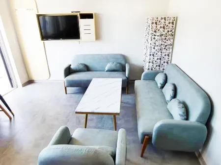 Xixi Huajiantang Hotel (Xiongxian Bus Station) Отели рядом с достопримечательностью «Songliao Bianguan Gu Tunnel»