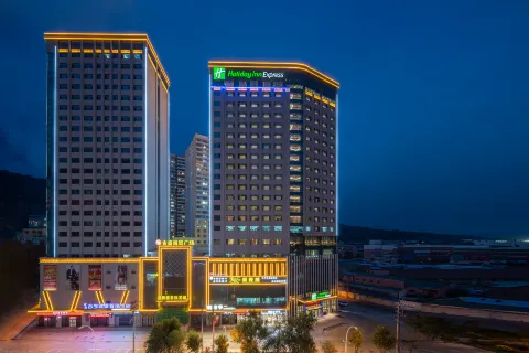 시닝 고속철도역 홀리데이 인 익스프레스 호텔