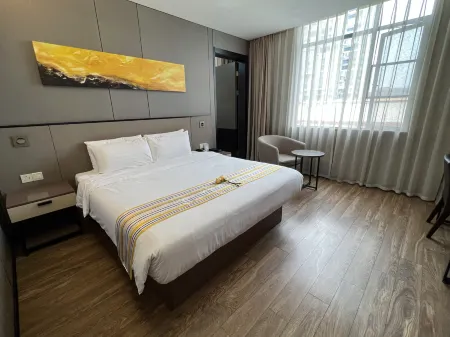 Ease Hotel (Gong'an Chanling Avenue People's Hospital)