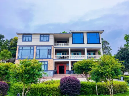 Dongyuan Wanlv Nanhuwan Homestay (Wanlvhu Branch) Отели в г. Дунюань