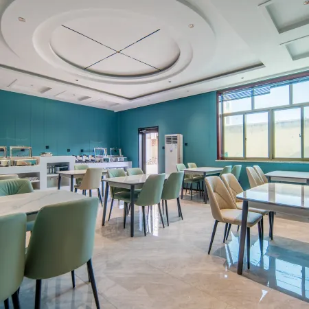 Gray Whale Smart Hotel (Xiong'an New District Anxin Baiyangdian Tourism Wharf Branch)