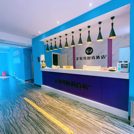 Aierma Fashion Hotel (Zhengzhou Zhongyuan Wanda City Center Hospital Subway Station) Отели рядом с достопримечательностью «22-я средняя школа в городе Чжэнчжоу»