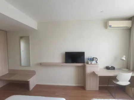 Hanting Hotel (Dunhua Railway Station)