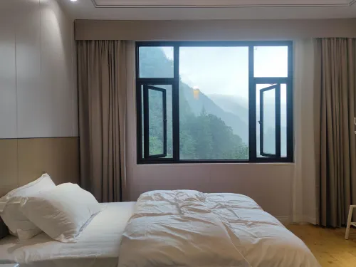 flower mountain residence - parkir