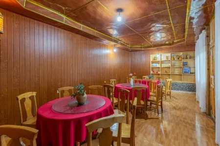 Lugu Lake Scenic Area Mosuo Cottage