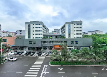 Jingu Hotel Отели рядом с достопримечательностью «Chuannan Normal College for Childhood Education»