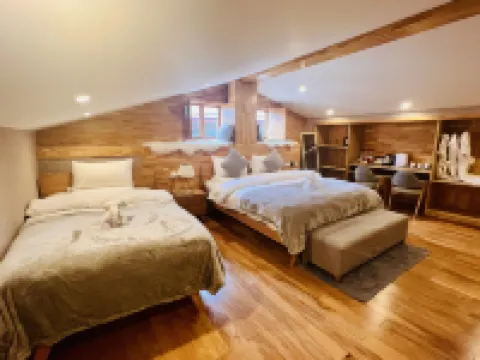 香格里拉橫豎撇捺WOODEN HOTEL客棧（獨克宗古城店）