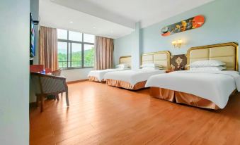 Yunfu Furonghua Hotel
