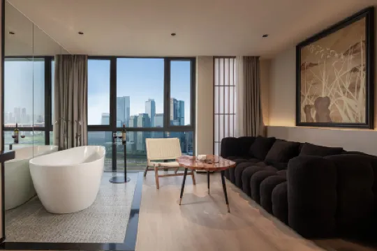 Cloud·Muyun River View Hotel (Chongqing Jiefangbei Hongyadong Branch)