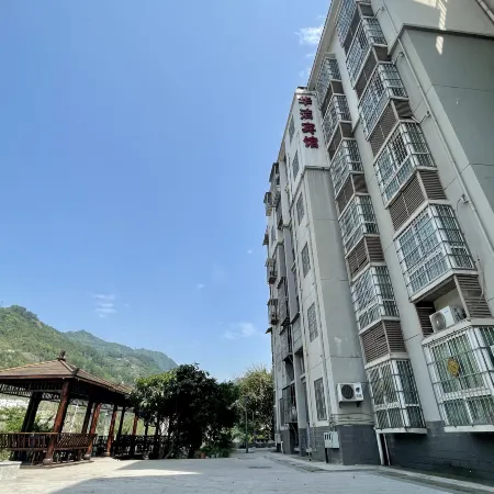 Qijiang Huajie Hotel
