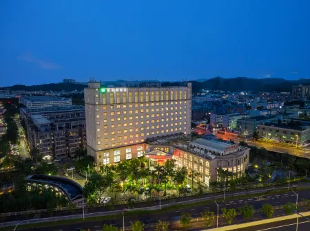 Vienna Hotel (Shenzhen Pingshan Yizhan Garden) Отели рядом с достопримечательностью «Caiyun Gymnasium»