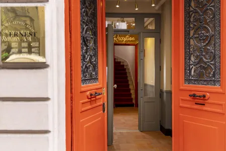 Hotel Ernest Отели рядом с достопримечательностью «Музей Гревен»