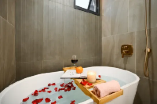 Royal State - The Antonia Phu My Hung Gia Hien Hien Tuan周辺のホテル