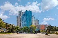 雲湖著度假公寓（高新寶龍廣場店） 金鼎汽車客運站附近的飯店