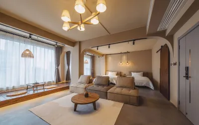 Dongxing Jinhuilong Meisu (Port Branch) Hotels near Chen Mansion