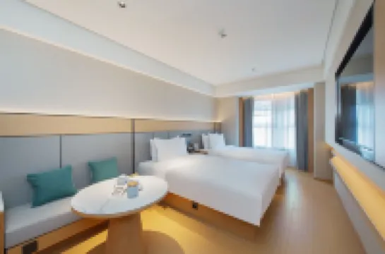 全季飯店（鄭州中原萬達廣場二砂地鐵站店） 升龍天匯廣場附近的飯店