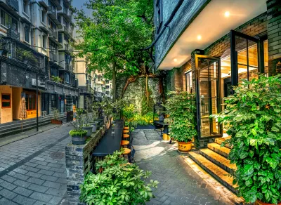 Shuncheng 212 Light Luxury Hotel (Leshan Zhanggong Bridge Gourmet Street)
