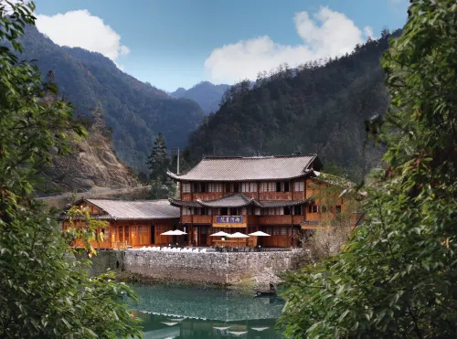 Lianghe College Hotel di Youyang Tujia and Miao Autonomous County
