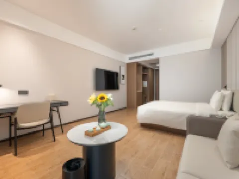 Guangzhou Railway Station Sanyuanli Subway Station Atour  Hotel（Yueqiao Building) Hotels near Beauty Exchange Center