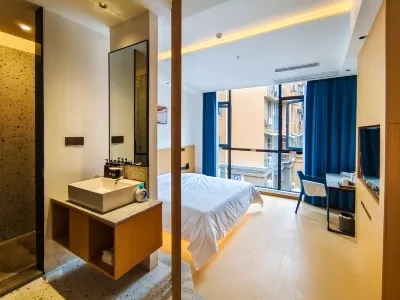 Holiday Inn Andalucia Mountain Hotels near Yuanjue Cave Cliff Sculpture Scenic Area