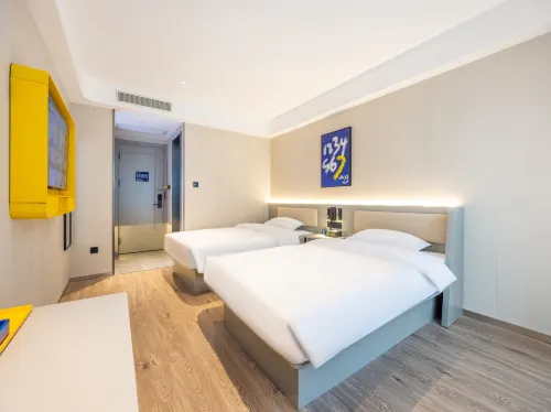 7 Days Premium Hotel (Lanzhou Olympic Sports Center Wanda Mao Branch) - Mountain view
