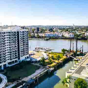 Dockside Brisbane Hotel Exterior