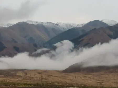 Yalan Hotel Отели в г. Баликунь