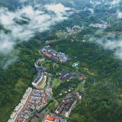 China Railway Huashuiwan Hot Spring Hotel Hotels near Huashuiwan First Village Hot Spring Hotel