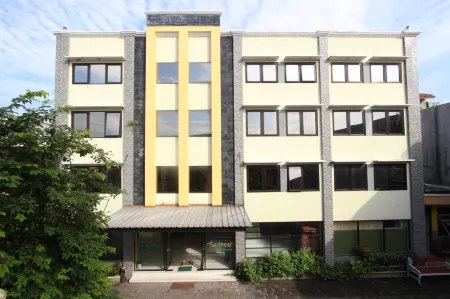 Homestay Tentrem Simpang Lima Отели в г. Pati Regency