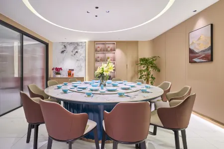 Park Hotel Kunming Отели рядом с достопримечательностью «Kunming Xishan Scenic Resort»