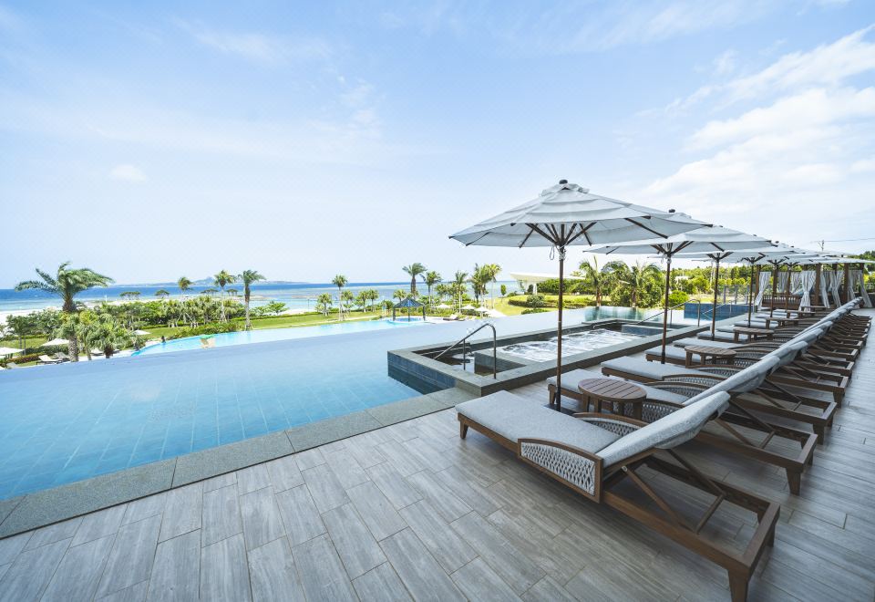 3. 더 오리온 호텔..