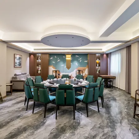 Baocheng Zhixuan Hotel (Luoshan Dingsheng Plaza Branch)