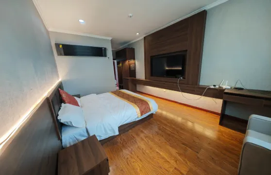 比如傑秀大酒店