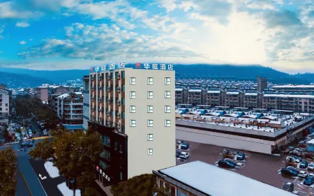 Huating Hotel (Wuhan Jiangxia Yijia Shopping Plaza Branch) Отели рядом с достопримечательностью «Wuhan University of Engineering Science»