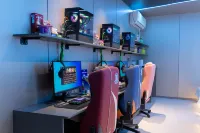 Twelve Person Esports Hotel (Qingdao North Railway Station Yongnian Road Subway Station Store)