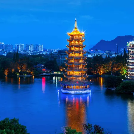 Borrman Hotel (Guilin Two Rivers And Four Lakes Elephant Trunk Hill Scenic Area)