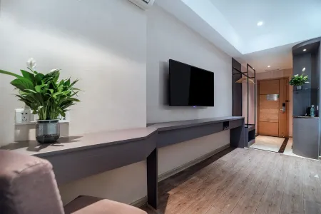 Huixin Business Hotel Отели рядом с достопримечательностью «Pingnanxian Caifu Square»