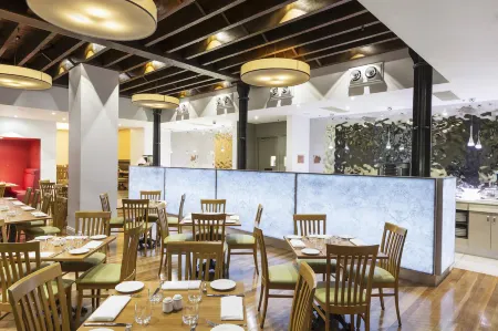 Furama Darling Harbour Отели рядом со станцией Сиднейская Центральная железнодорожная станция