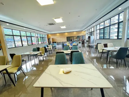 Kaijing Grand Hotel (Jinping Passenger North Station) Отели в г. Цзиньпин