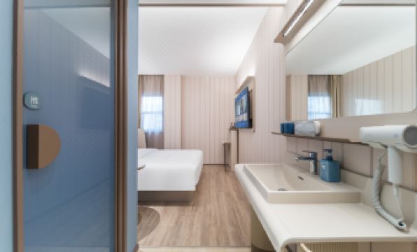 HanTing Hotel (Guangzhou Panyu Square Subway Station)