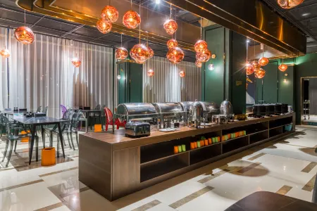 Elong Anyun Hotel (Sanmenxia City Government) Отели рядом с достопримечательностью «Huanghe Forest Park»