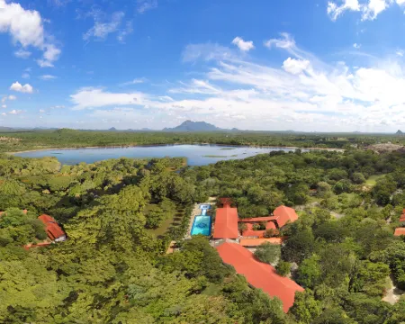 Cinnamon Lodge Habarana Hotels in Habarana