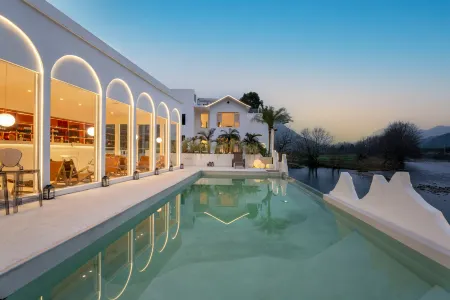 Fanjingshan Xiangsu Yubai Homestay Отели рядом с достопримечательностью «Yamugou Scenic Area»