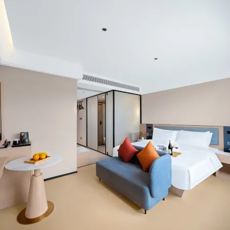 Fairyland Hotel (Liupanshui High-speed Railway Station People's Square)