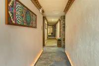 Kangding Renjia  Culture Theme Hotel