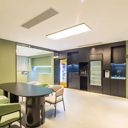 Hi Inn Hotel (Luoyang Luanchuan Laojun Mountain Ticket Center)