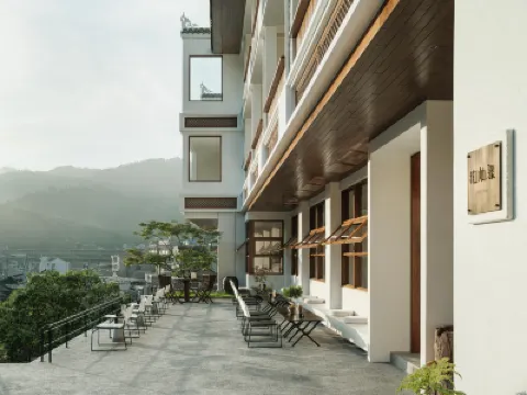 Zhenyuan River Mountain Collection·Auspicious Heights Boutique Resort Hotels near Zhusheng Bridge